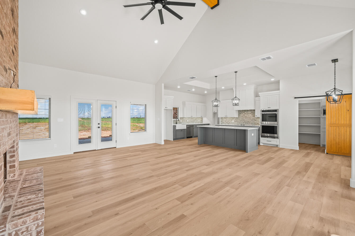 1214 W Hardin