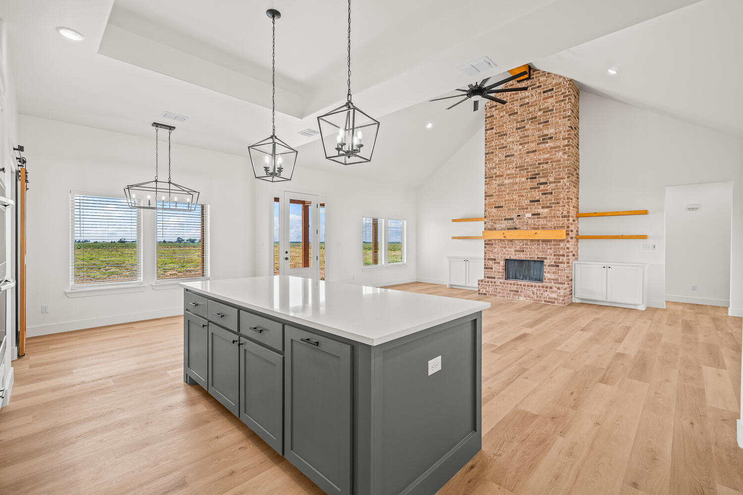 1214 W Hardin