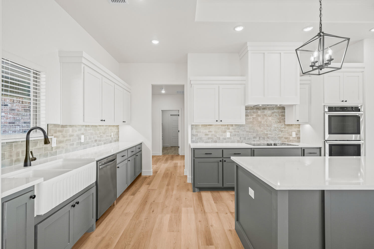 1214 W Hardin