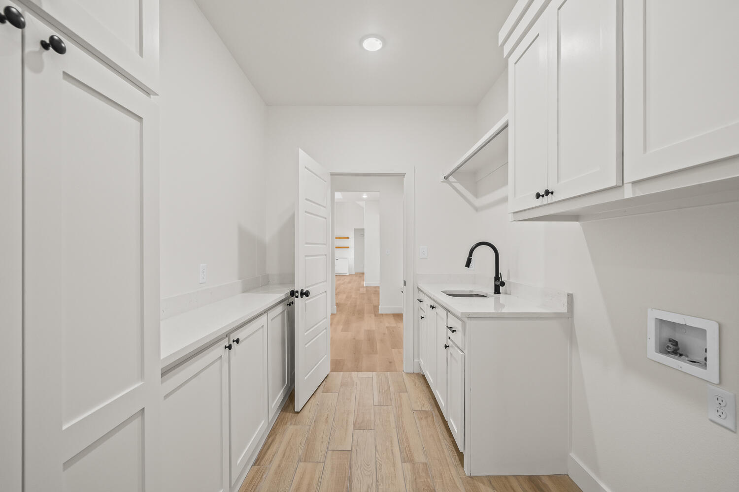 1214 W Hardin