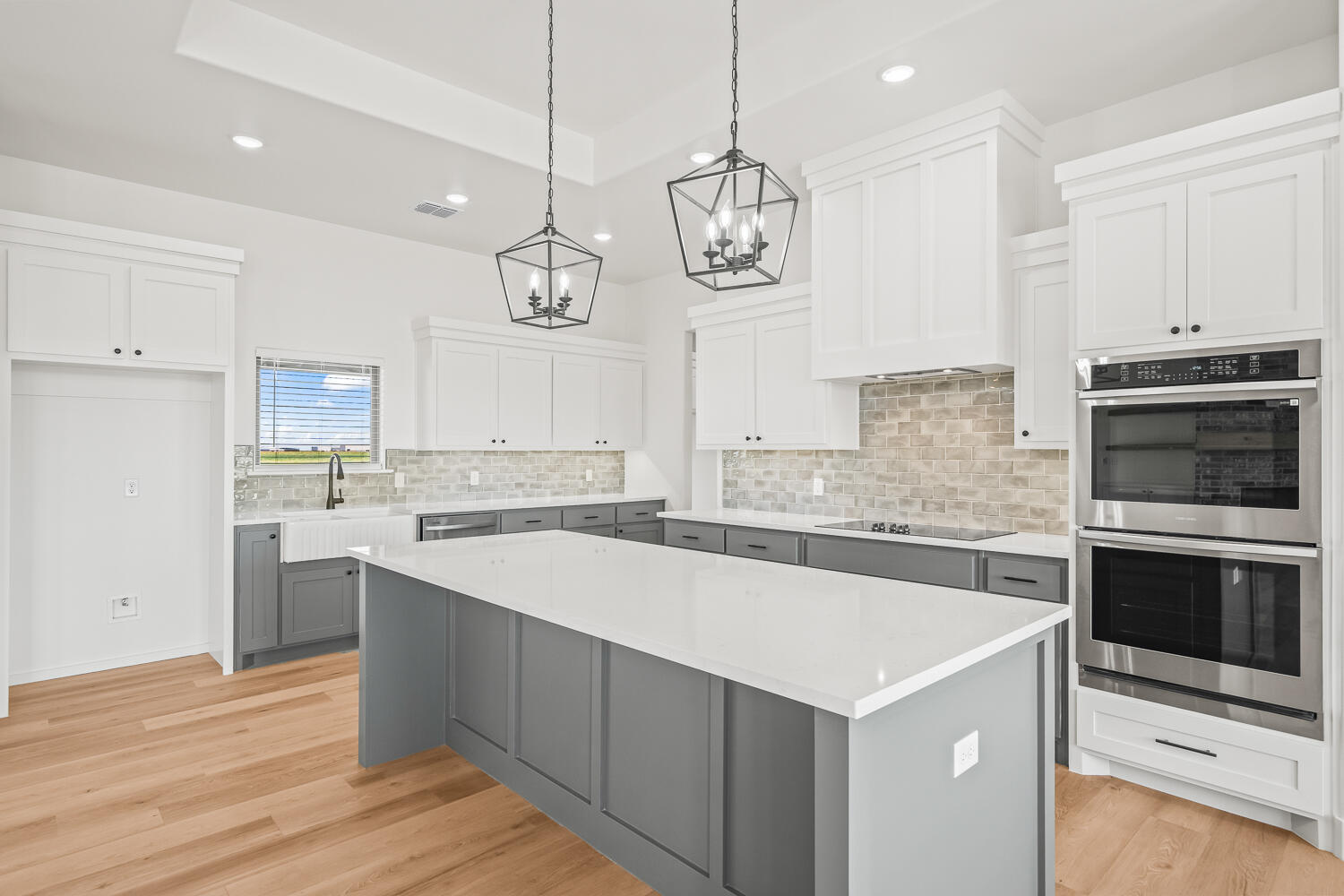 1214 W Hardin
