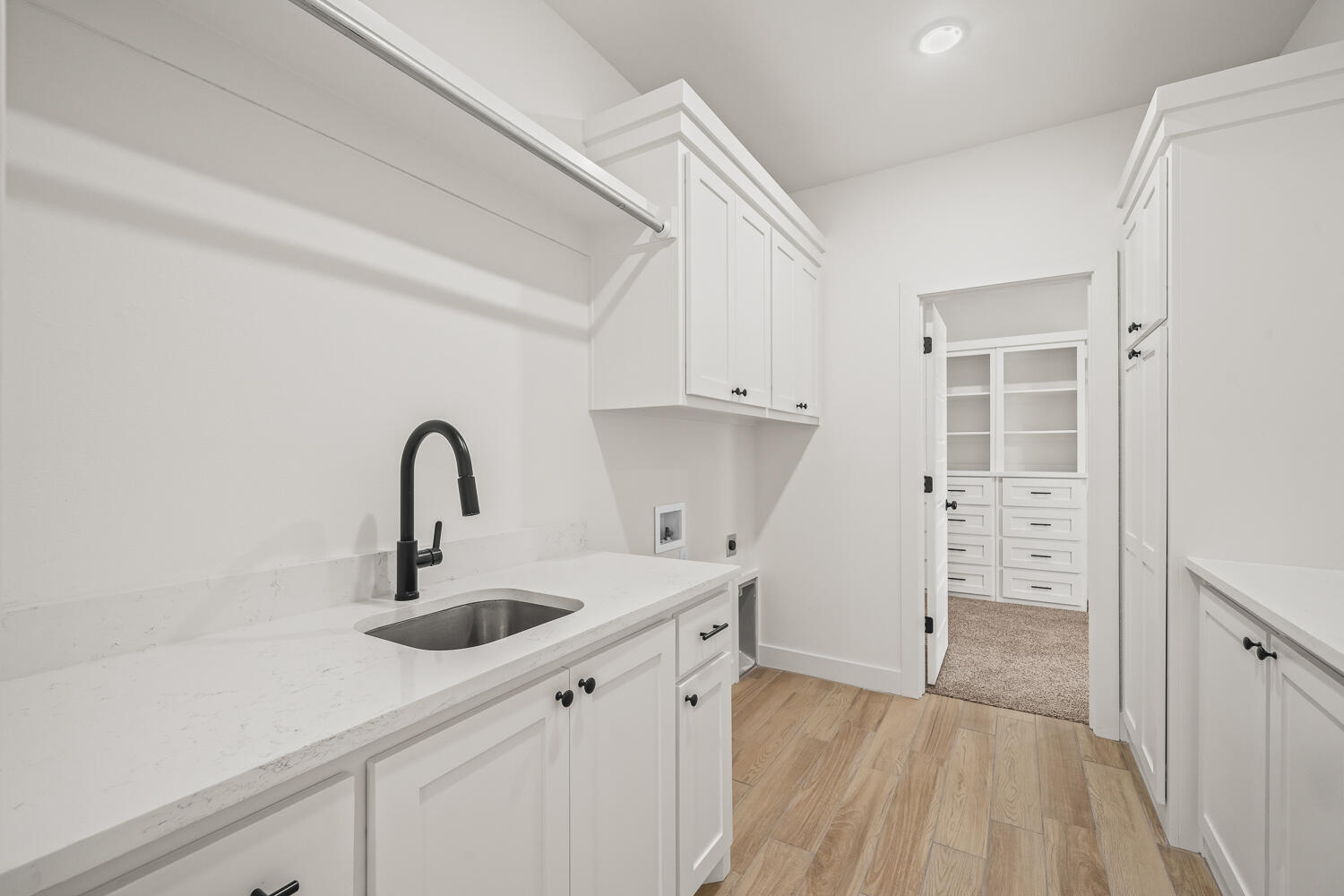 1214 W Hardin