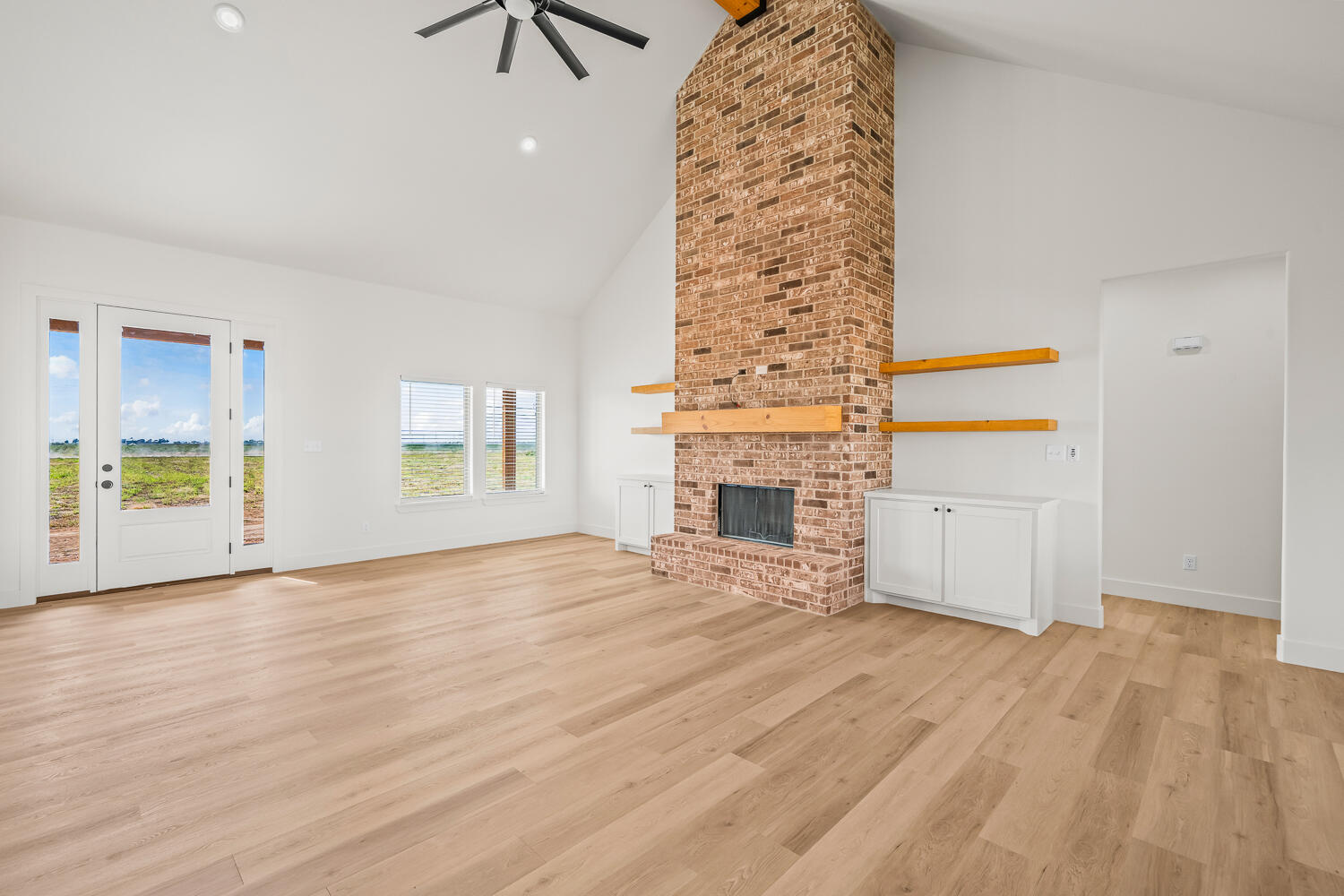 1214 W Hardin