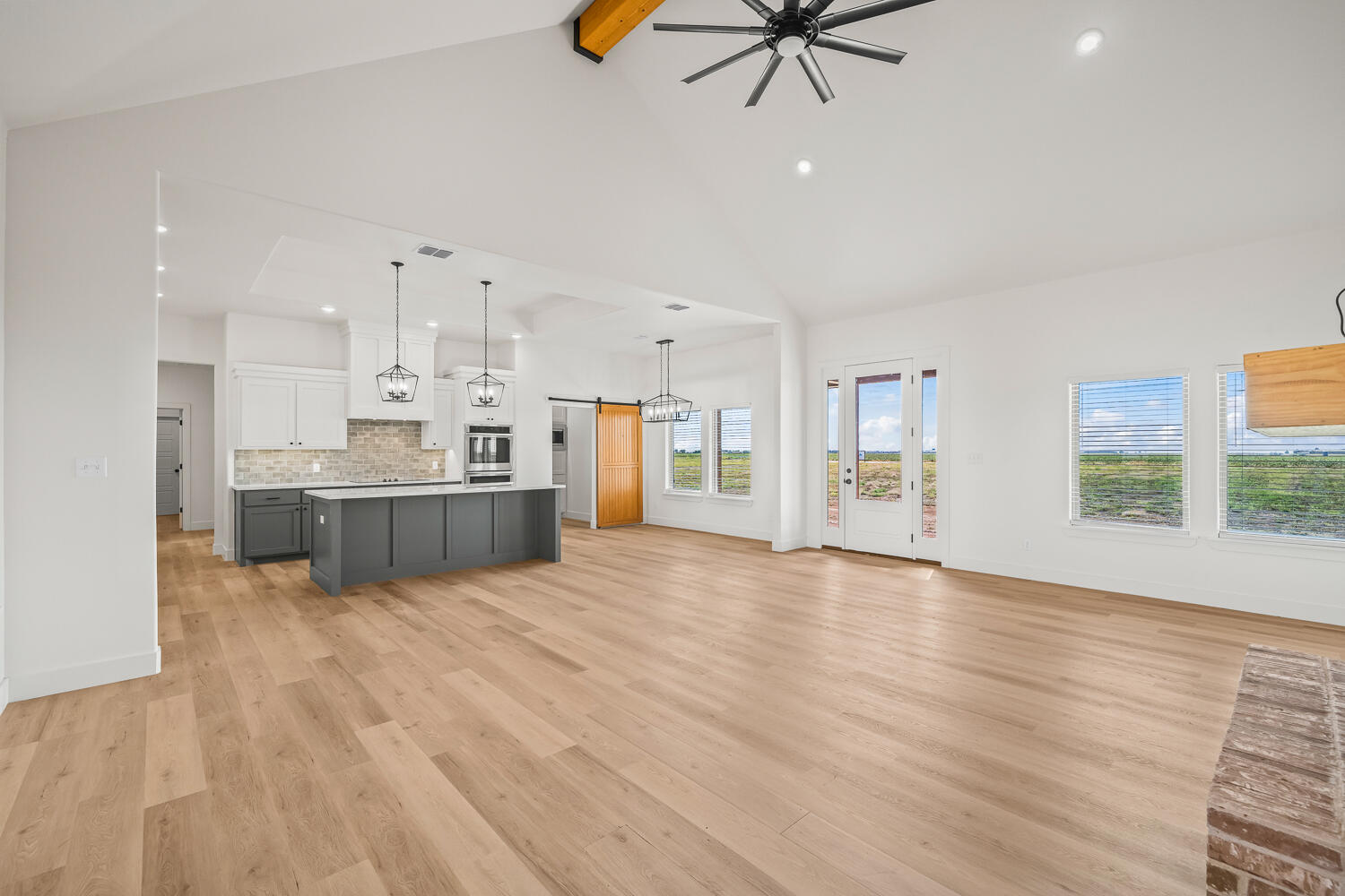 1214 W Hardin