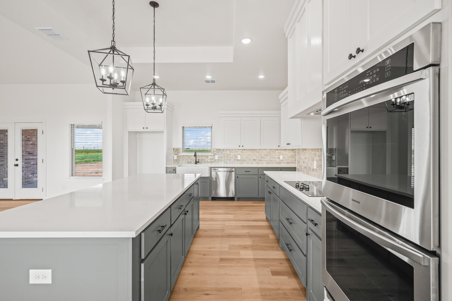 1214 W Hardin