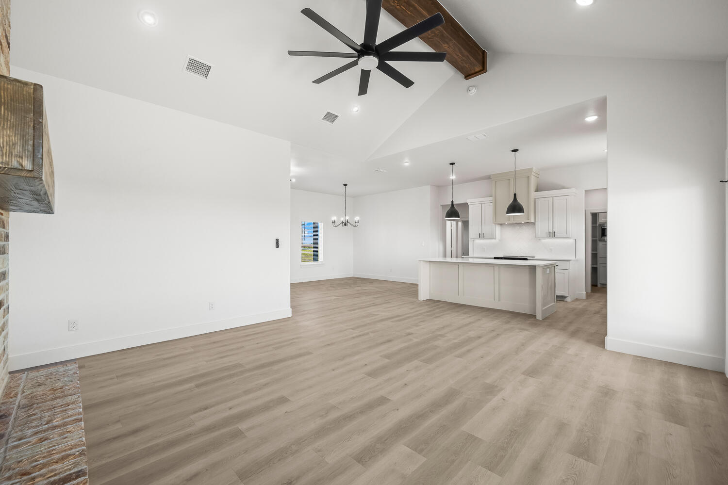 7222 E Woodrow Road, Slaton