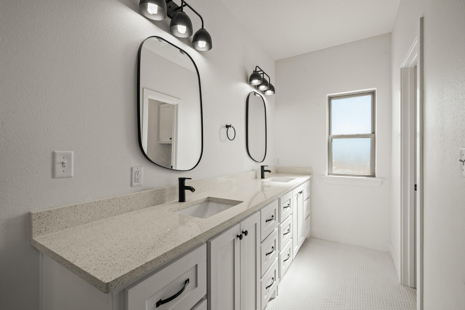 5601 County Road 6100