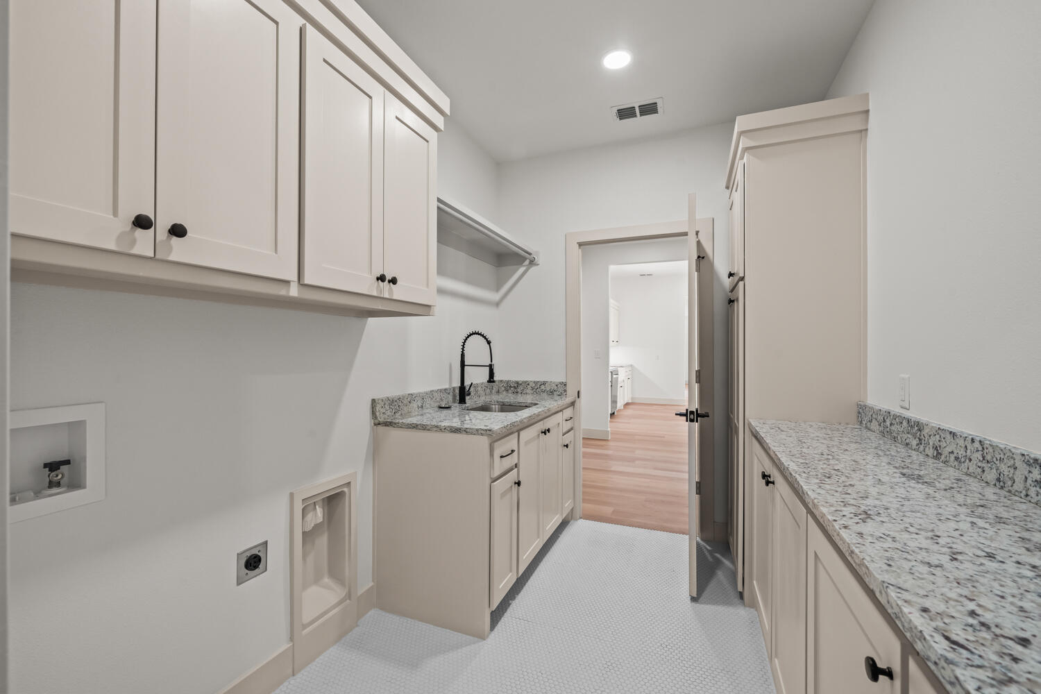 5513 County Road 6100