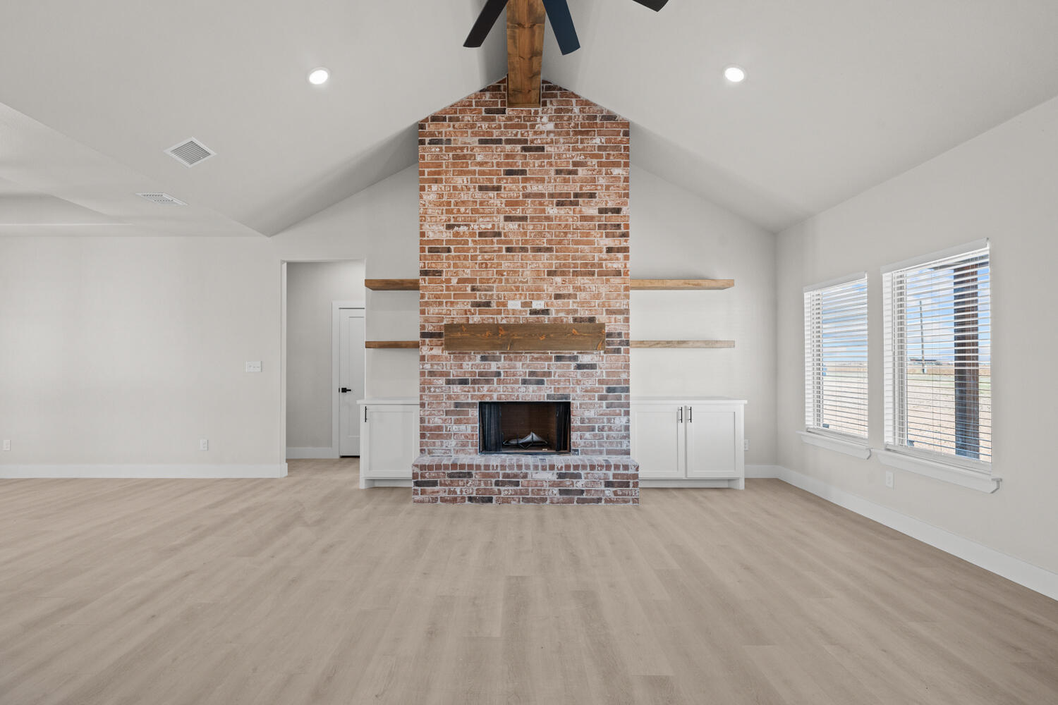 16904 County Road 3100