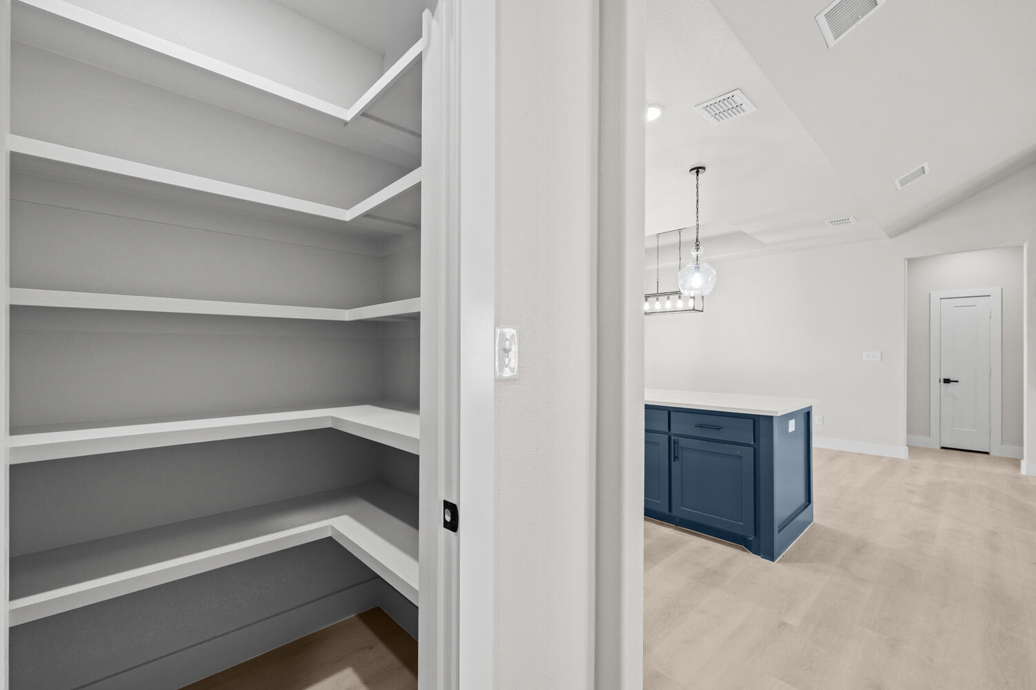 16904 County Road 3100
