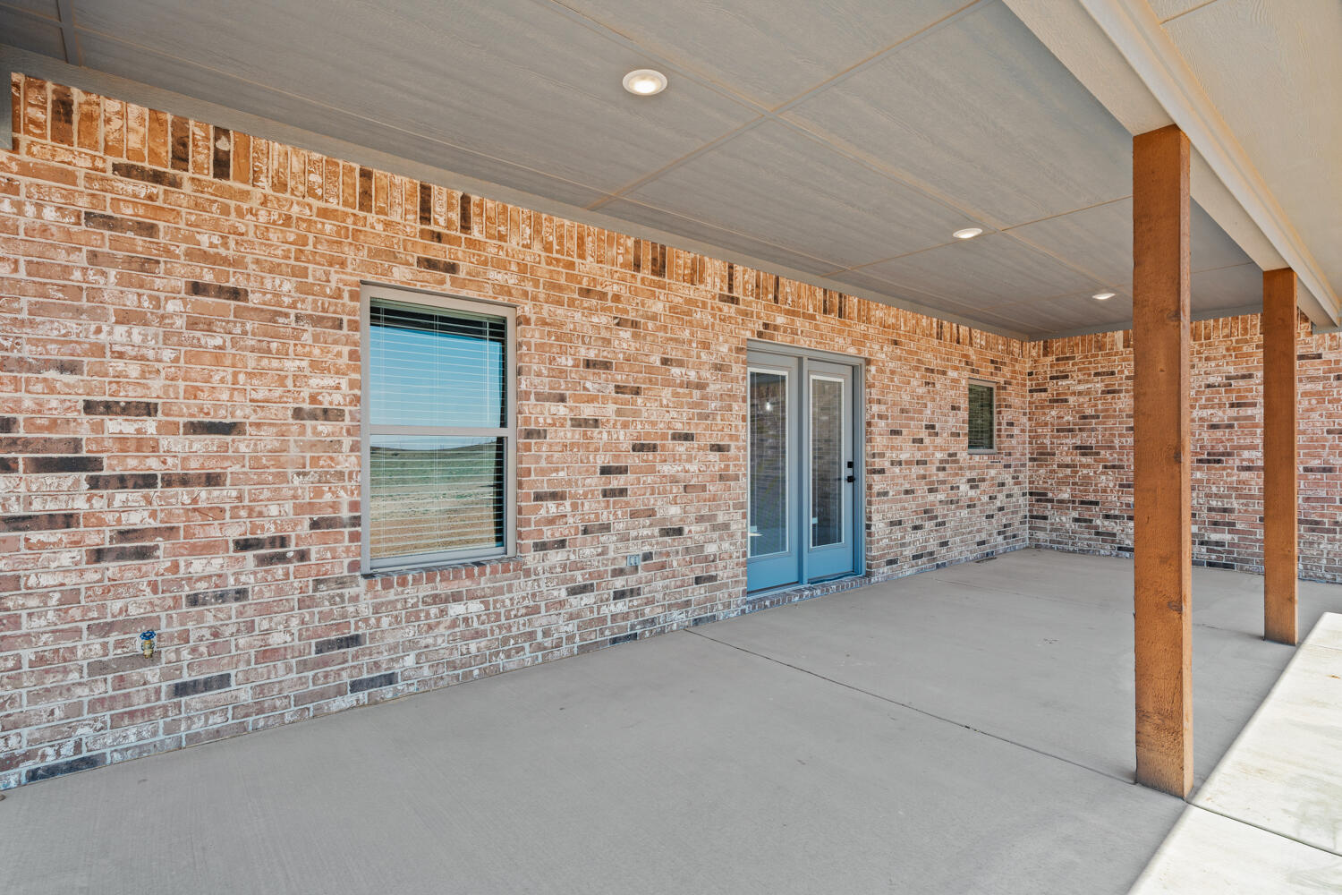 16904 County Road 3100