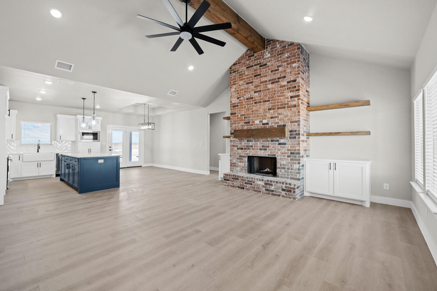 16904 County Road 3100