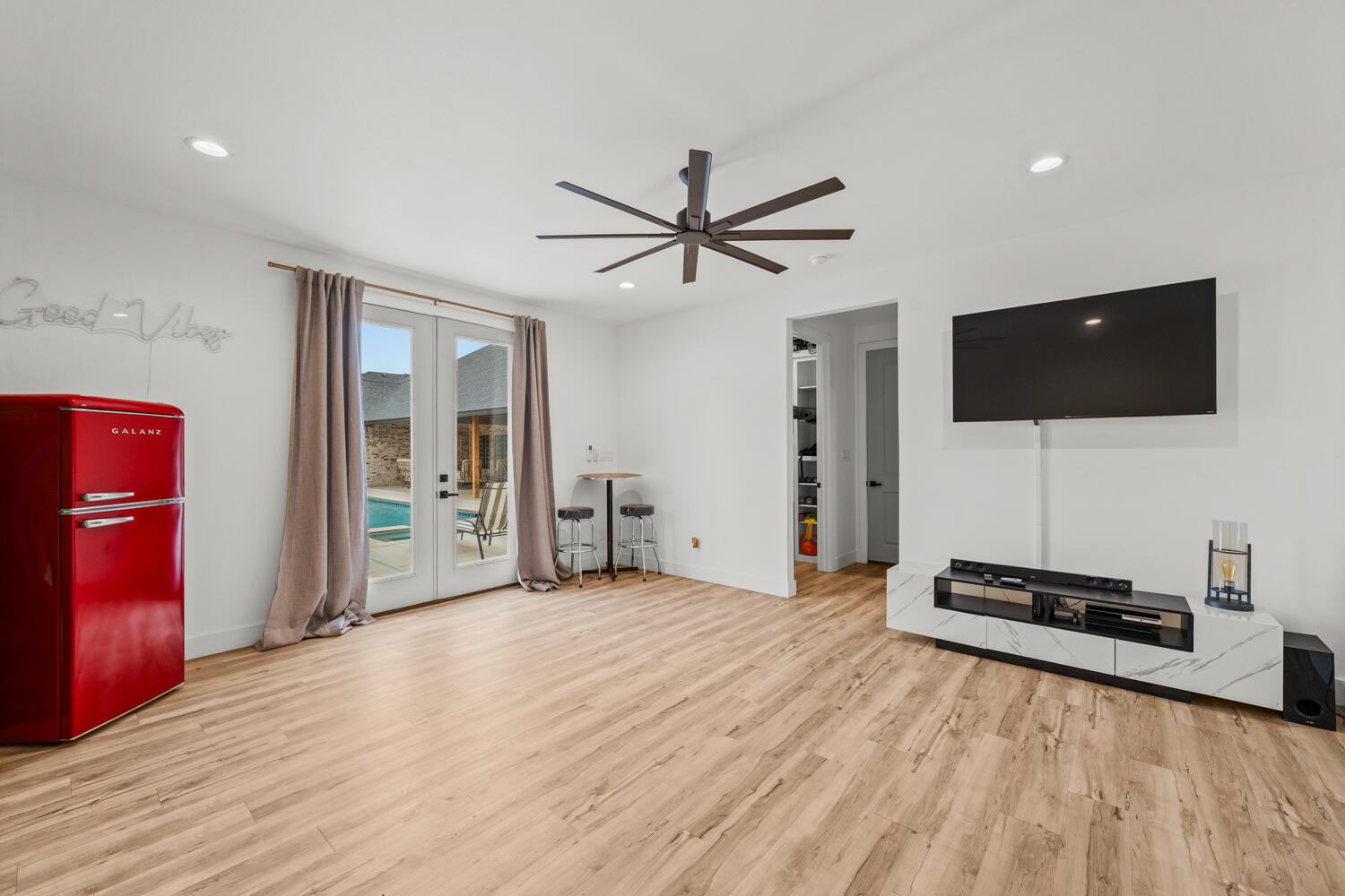 803 Avenue U