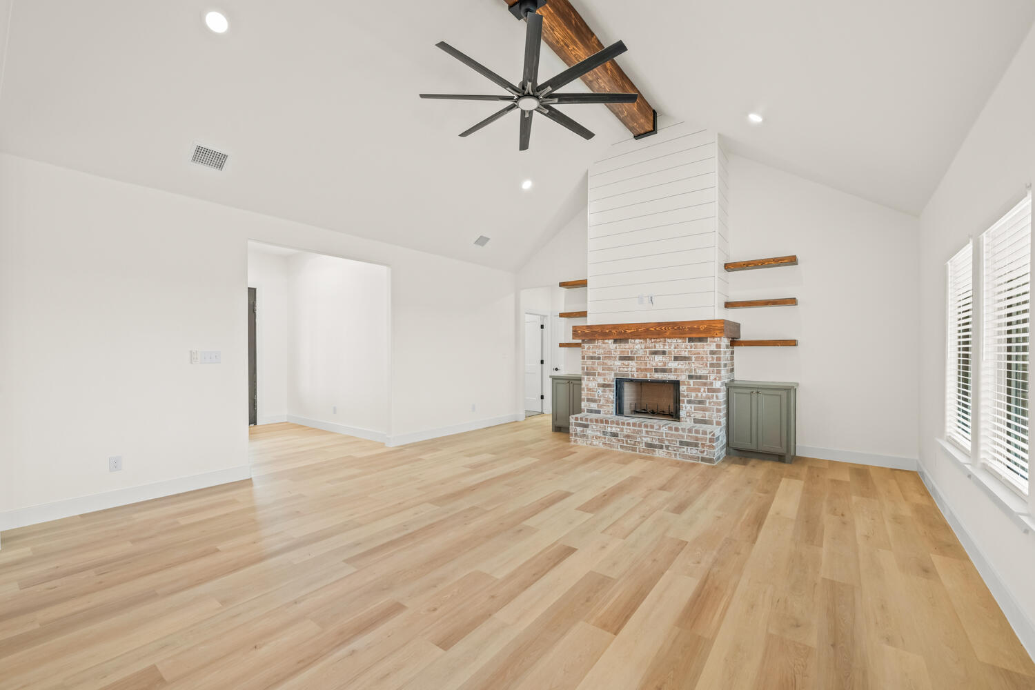 7511 N Farm To Market Road 1729