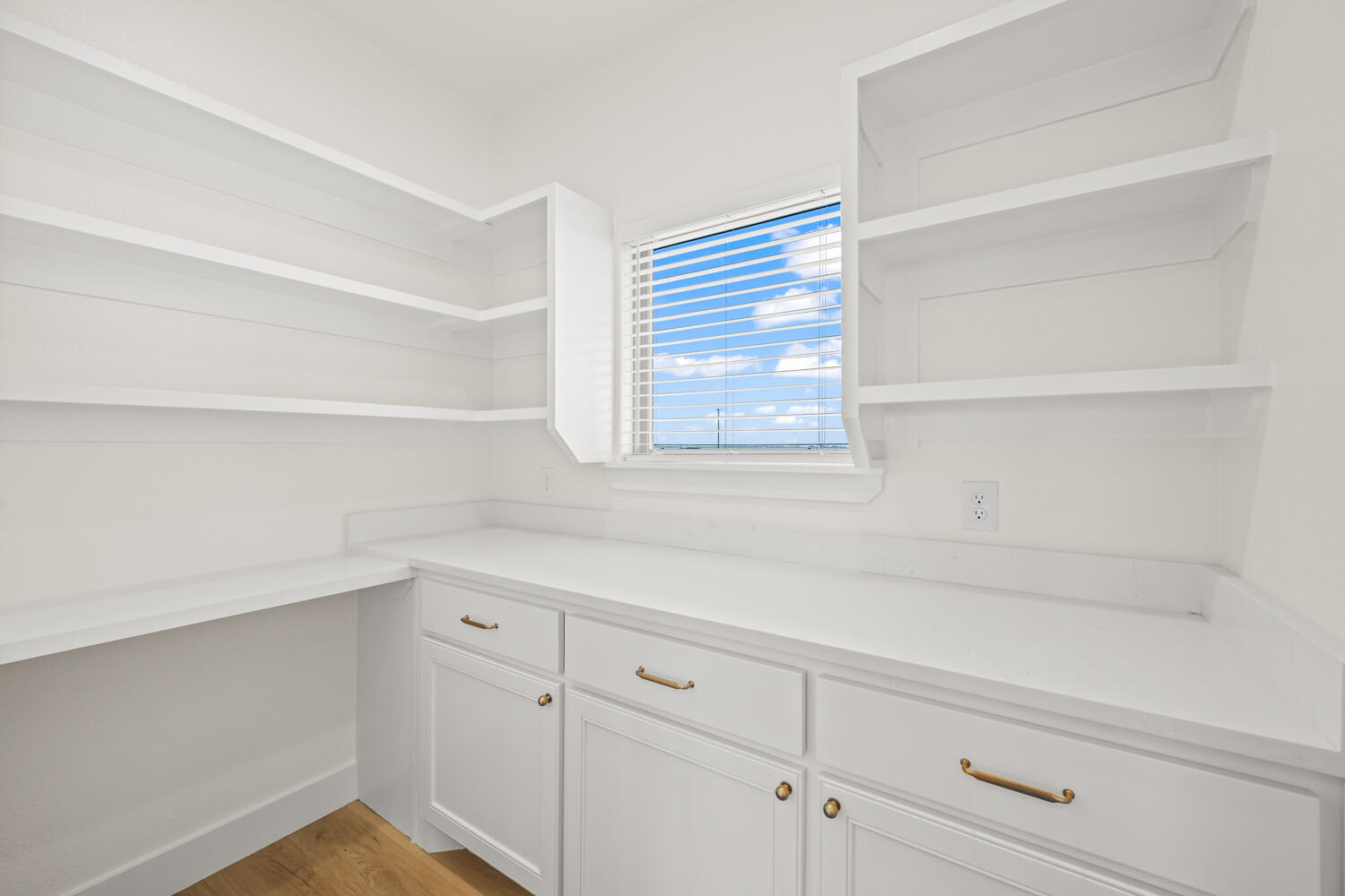 7511 N Farm To Market Road 1729