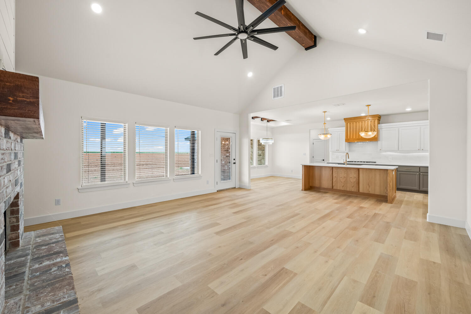 7511 N Farm To Market Road 1729