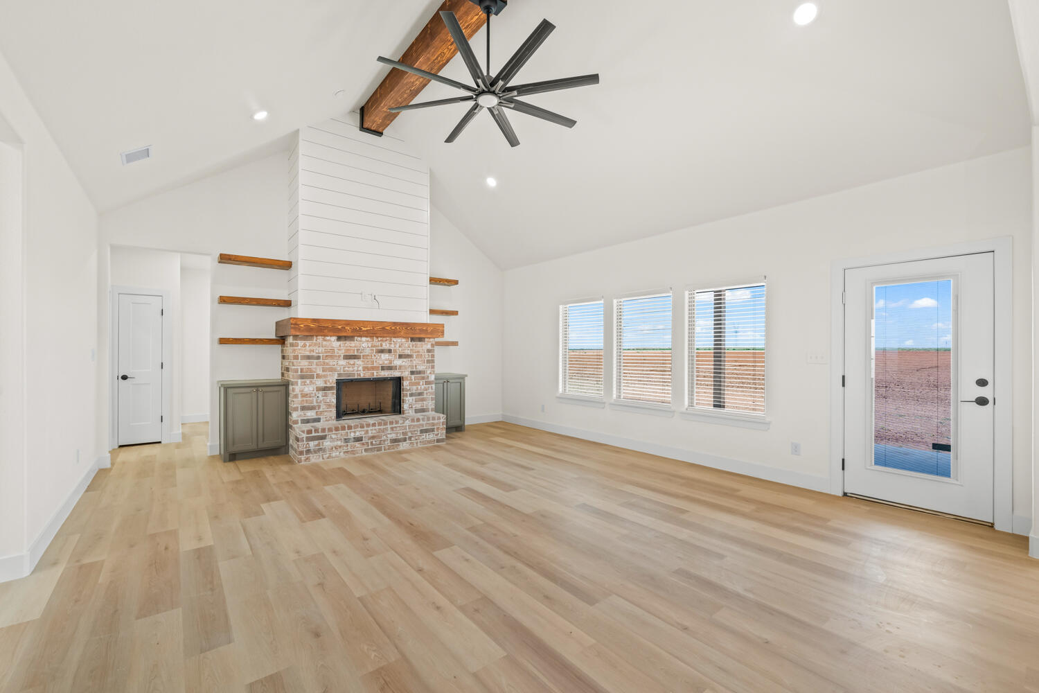 7511 N Farm To Market Road 1729