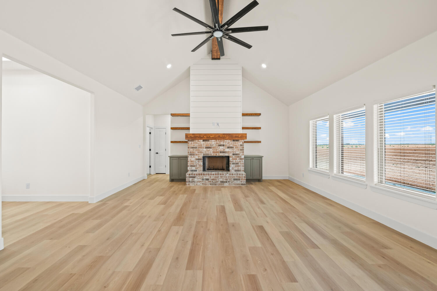 7511 N Farm To Market Road 1729