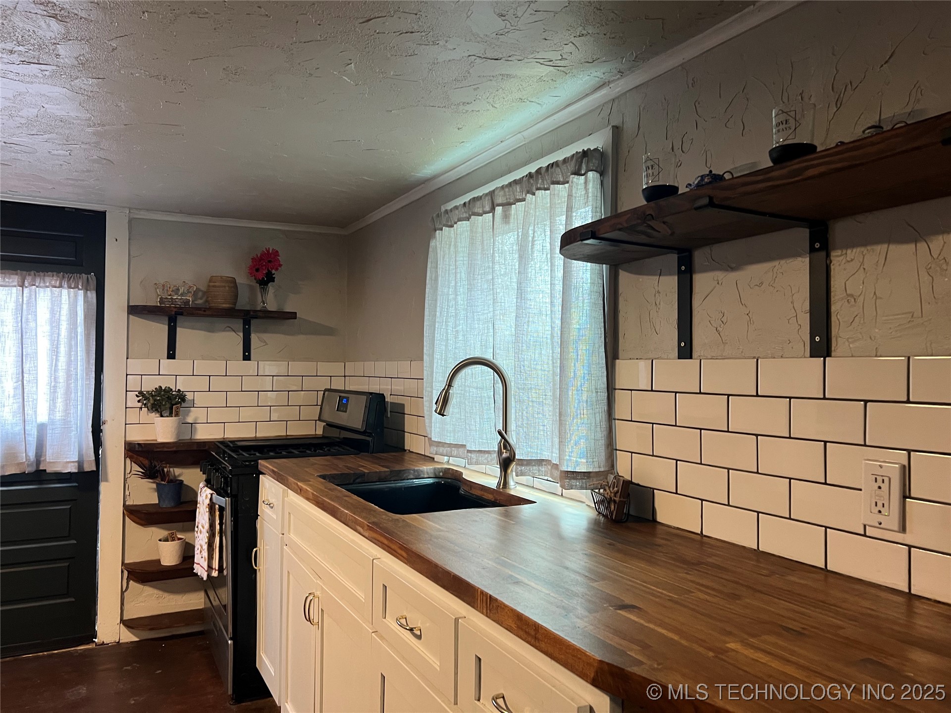 902 N Industrial Avenue