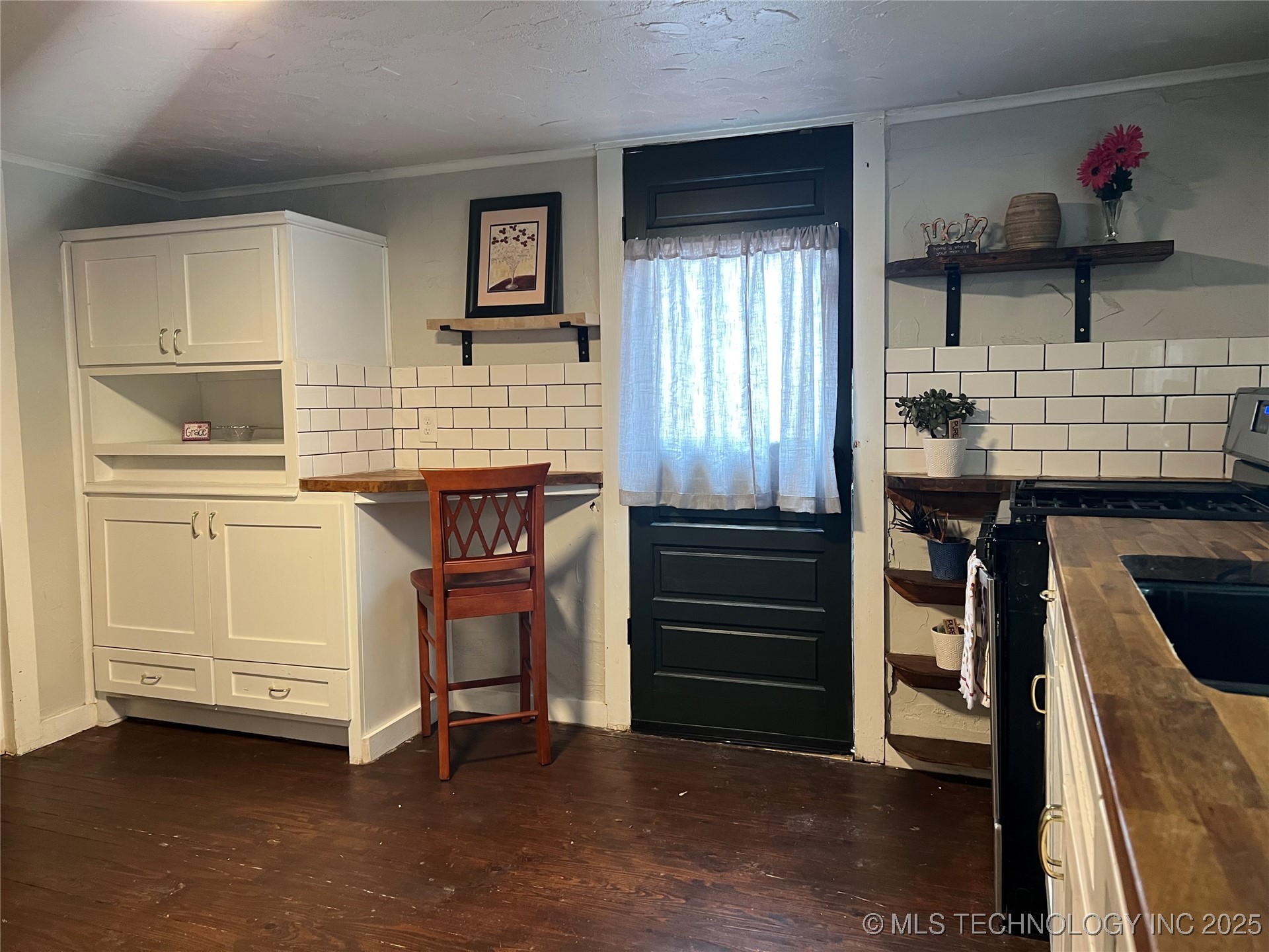 902 N Industrial Avenue
