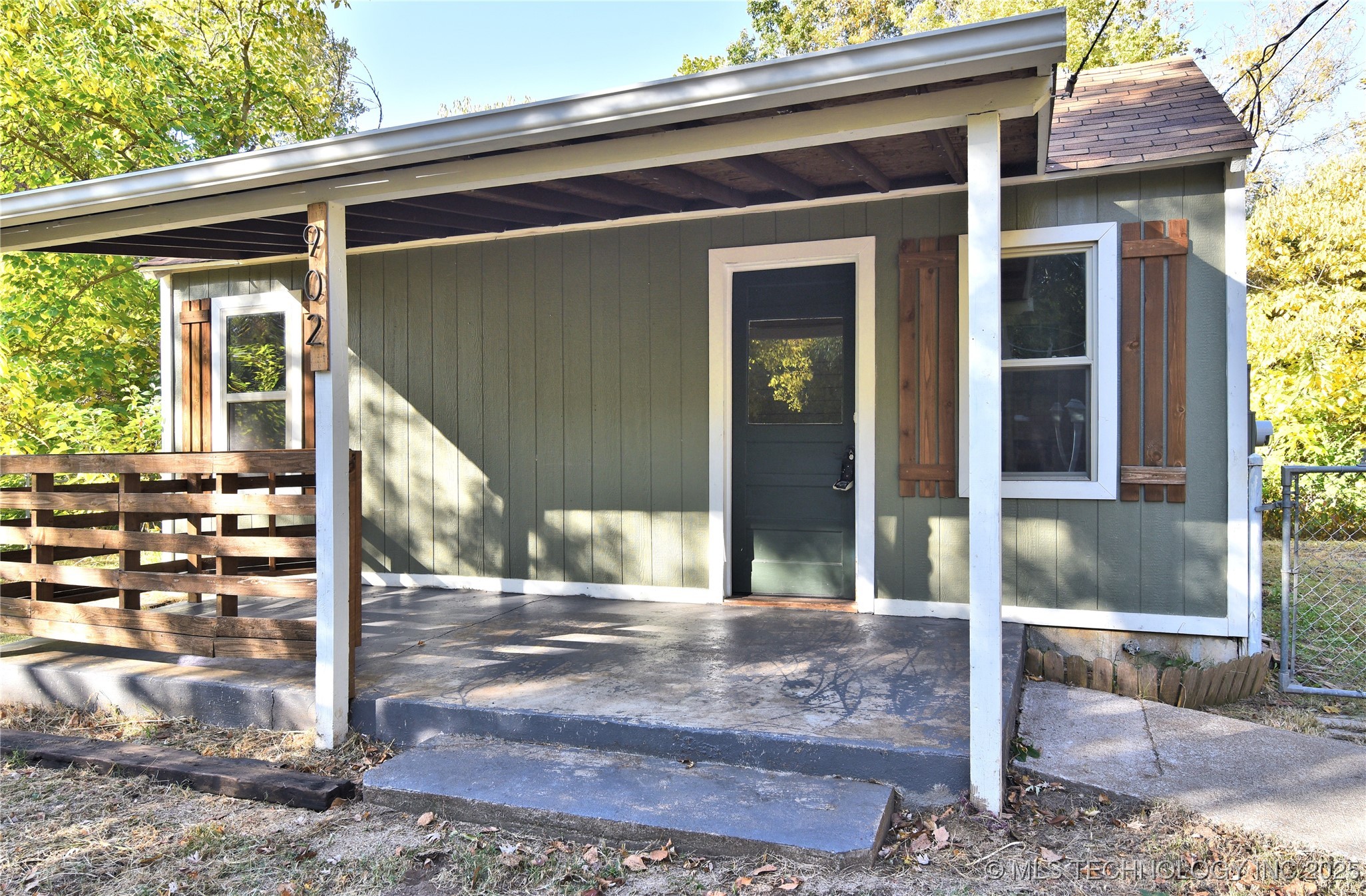 902 N Industrial Avenue