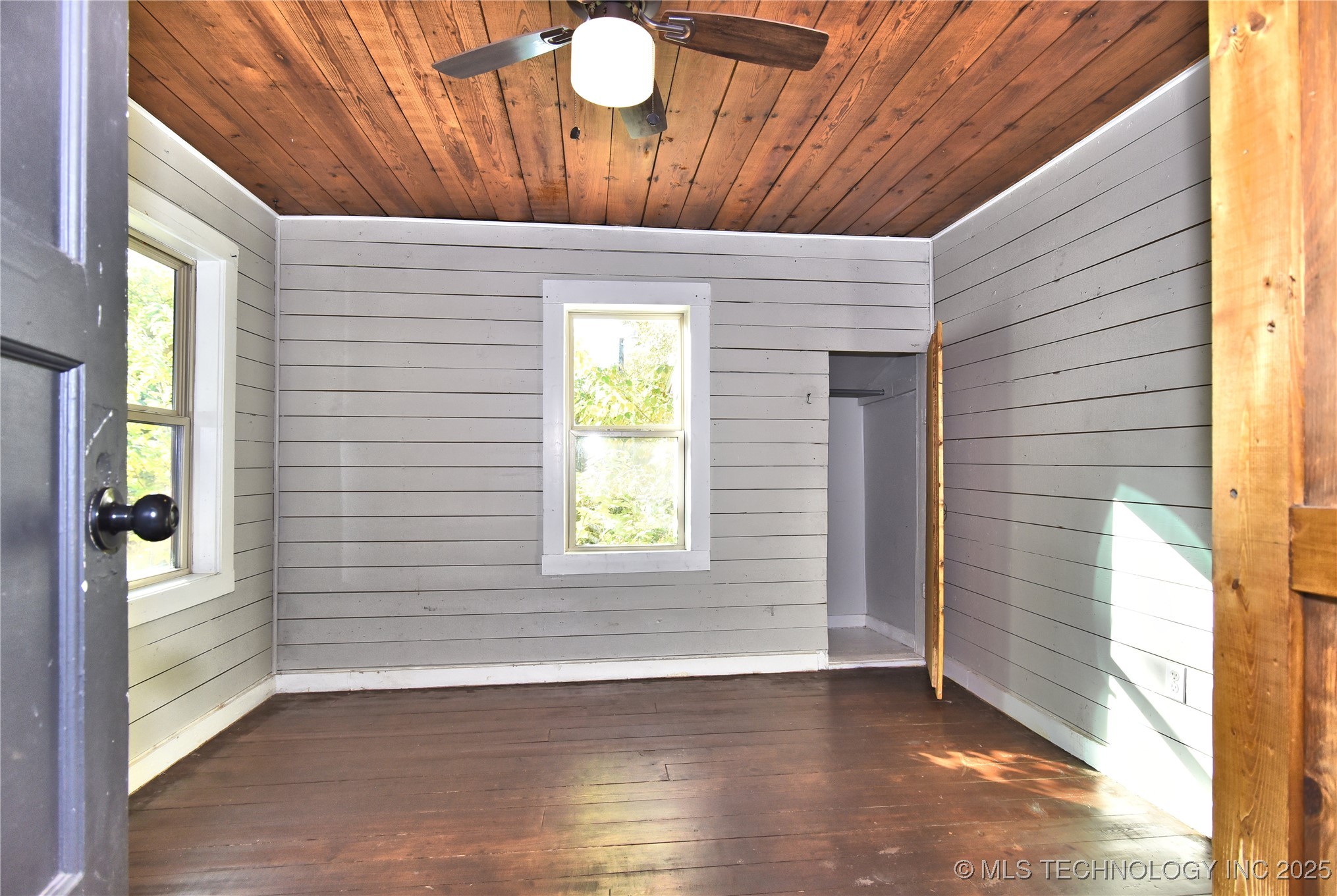 902 N Industrial Avenue