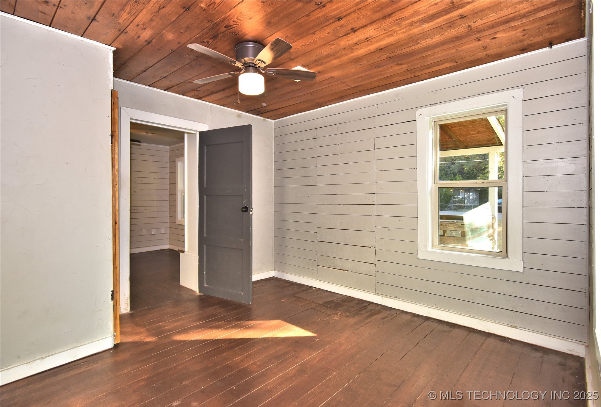 902 N Industrial Avenue