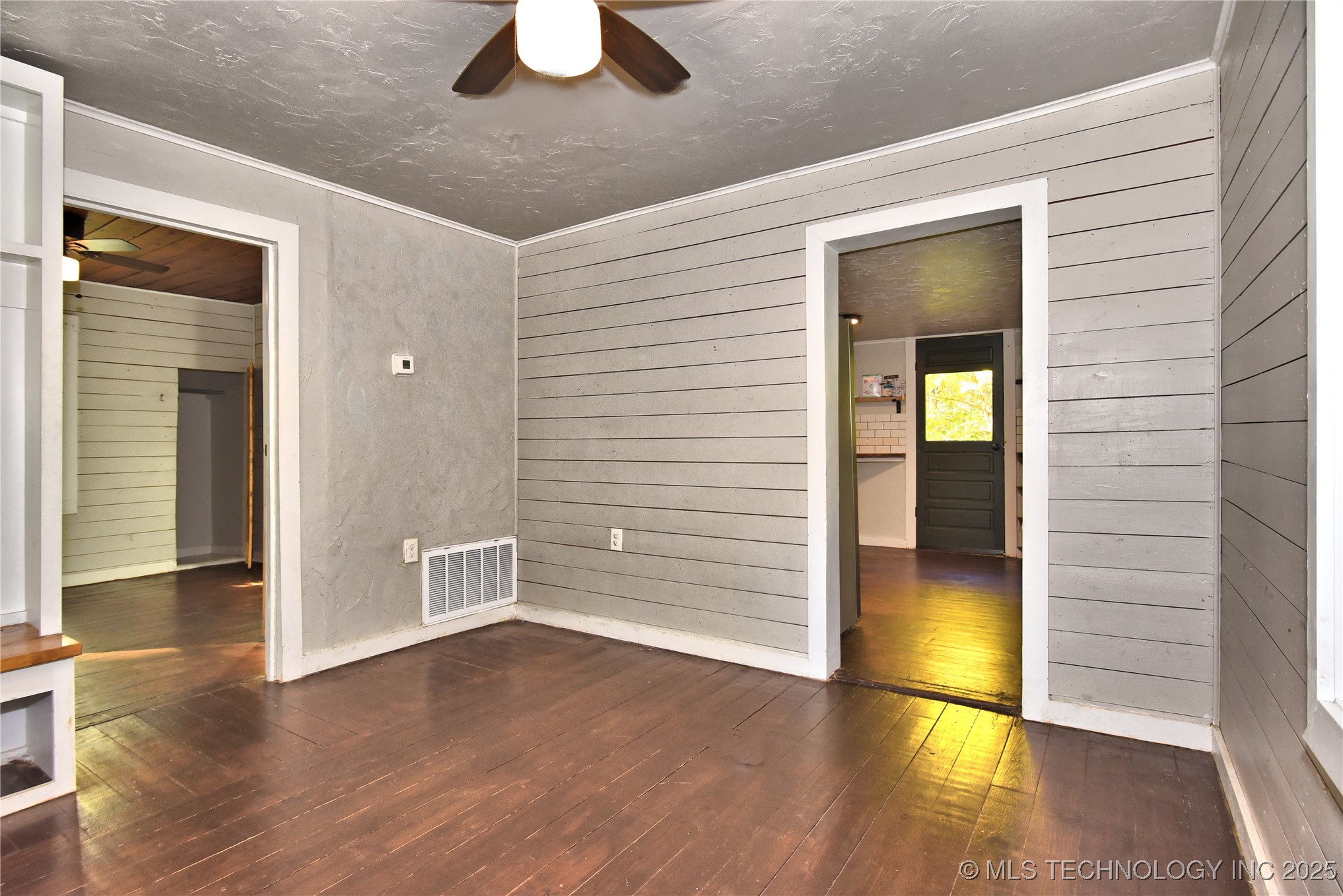 902 N Industrial Avenue