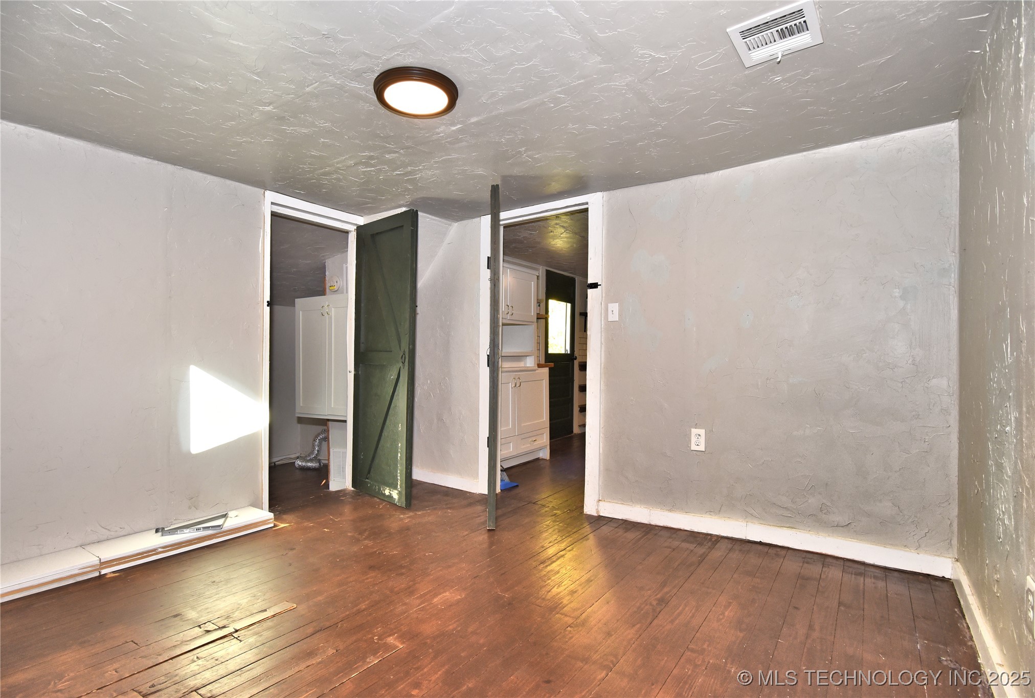 902 N Industrial Avenue