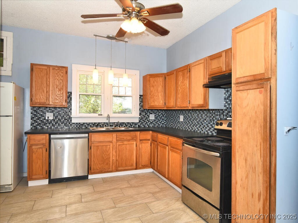 730 S Phoenix Avenue