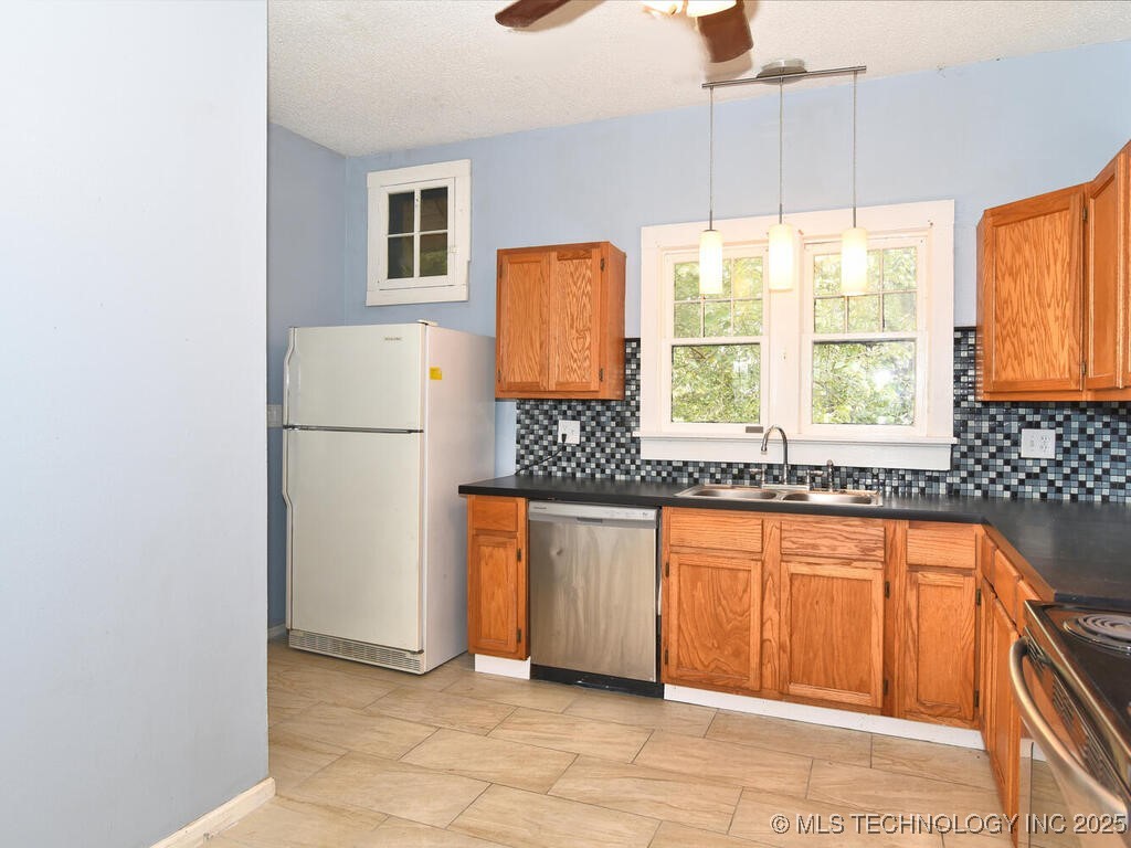 730 S Phoenix Avenue