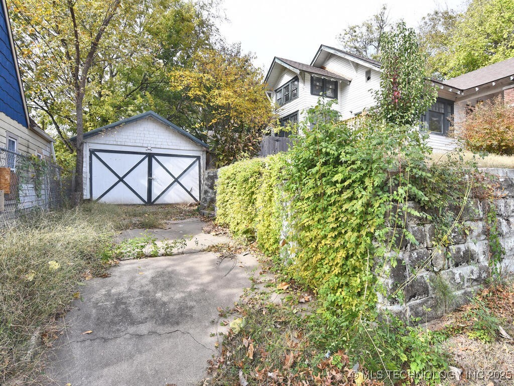 730 S Phoenix Avenue