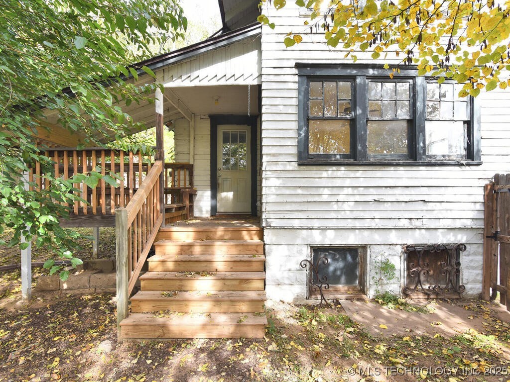 730 S Phoenix Avenue