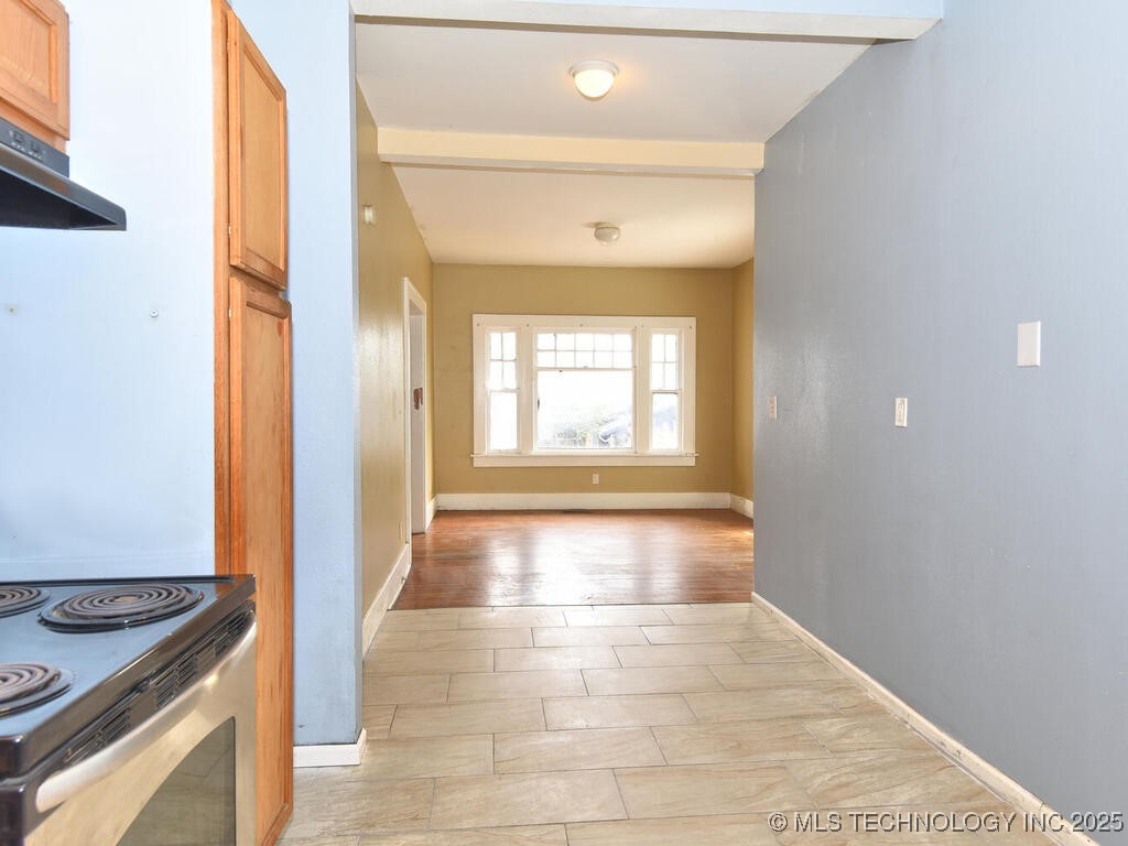 730 S Phoenix Avenue