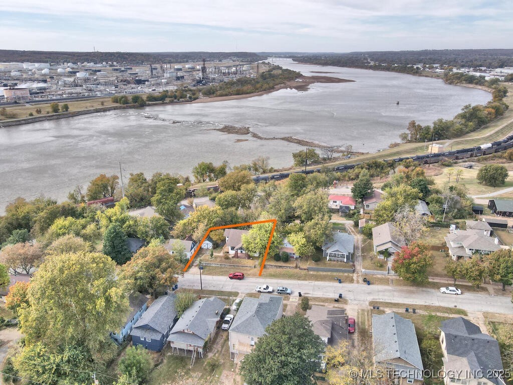 730 S Phoenix Avenue