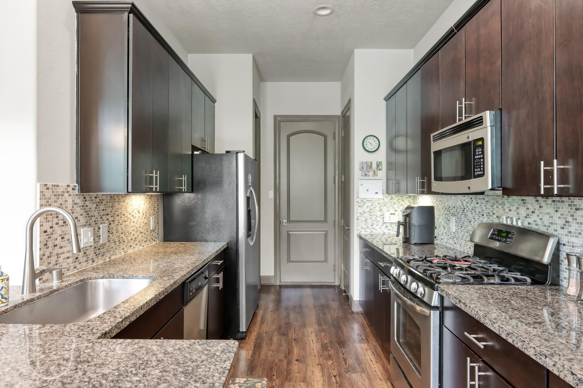 18 Aventura Place