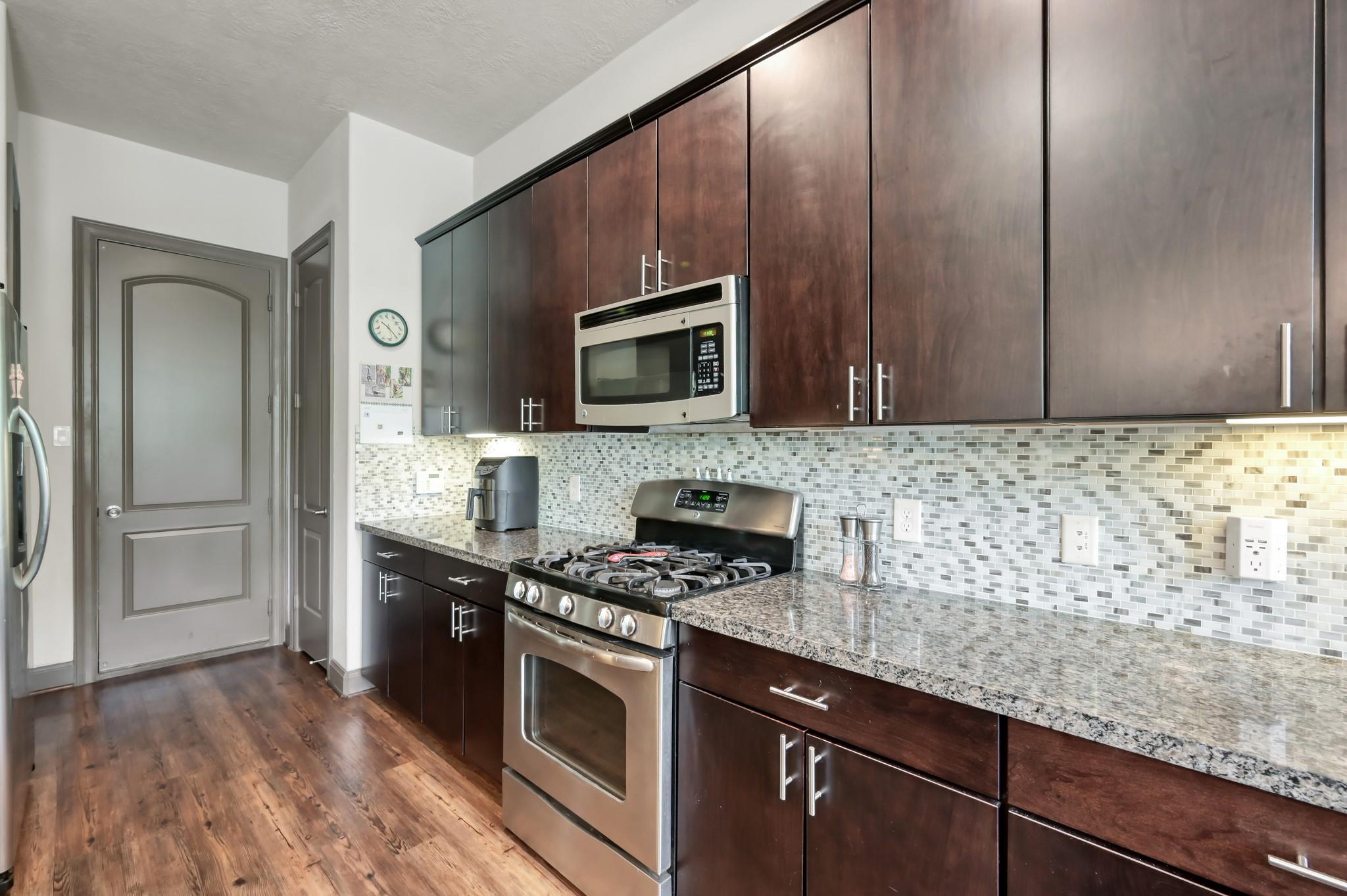 18 Aventura Place