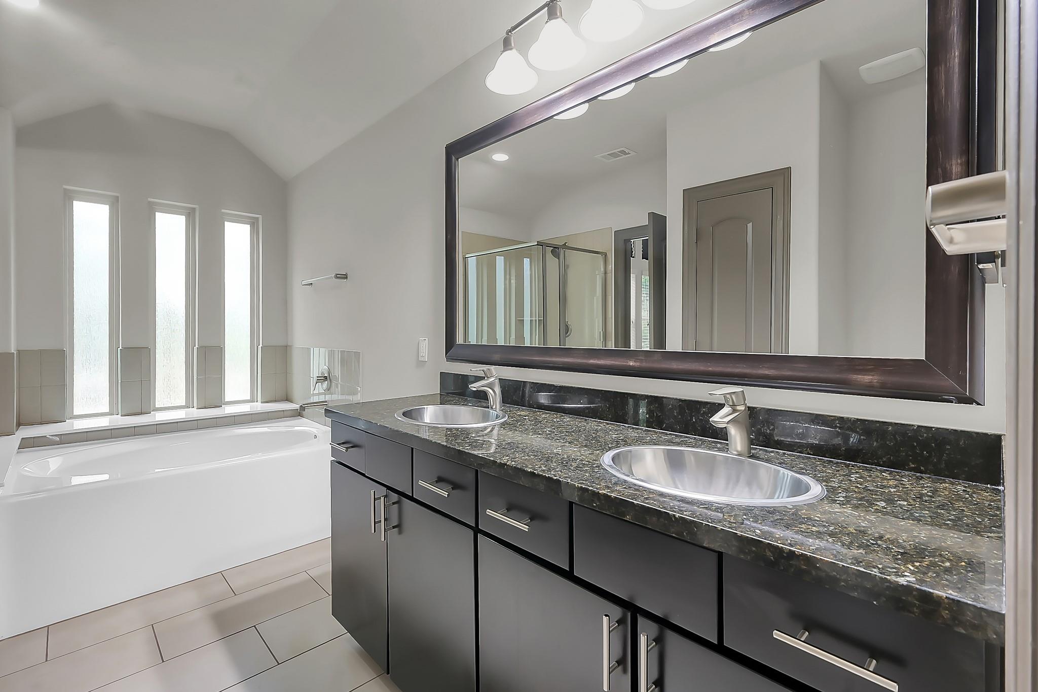 18 Aventura Place