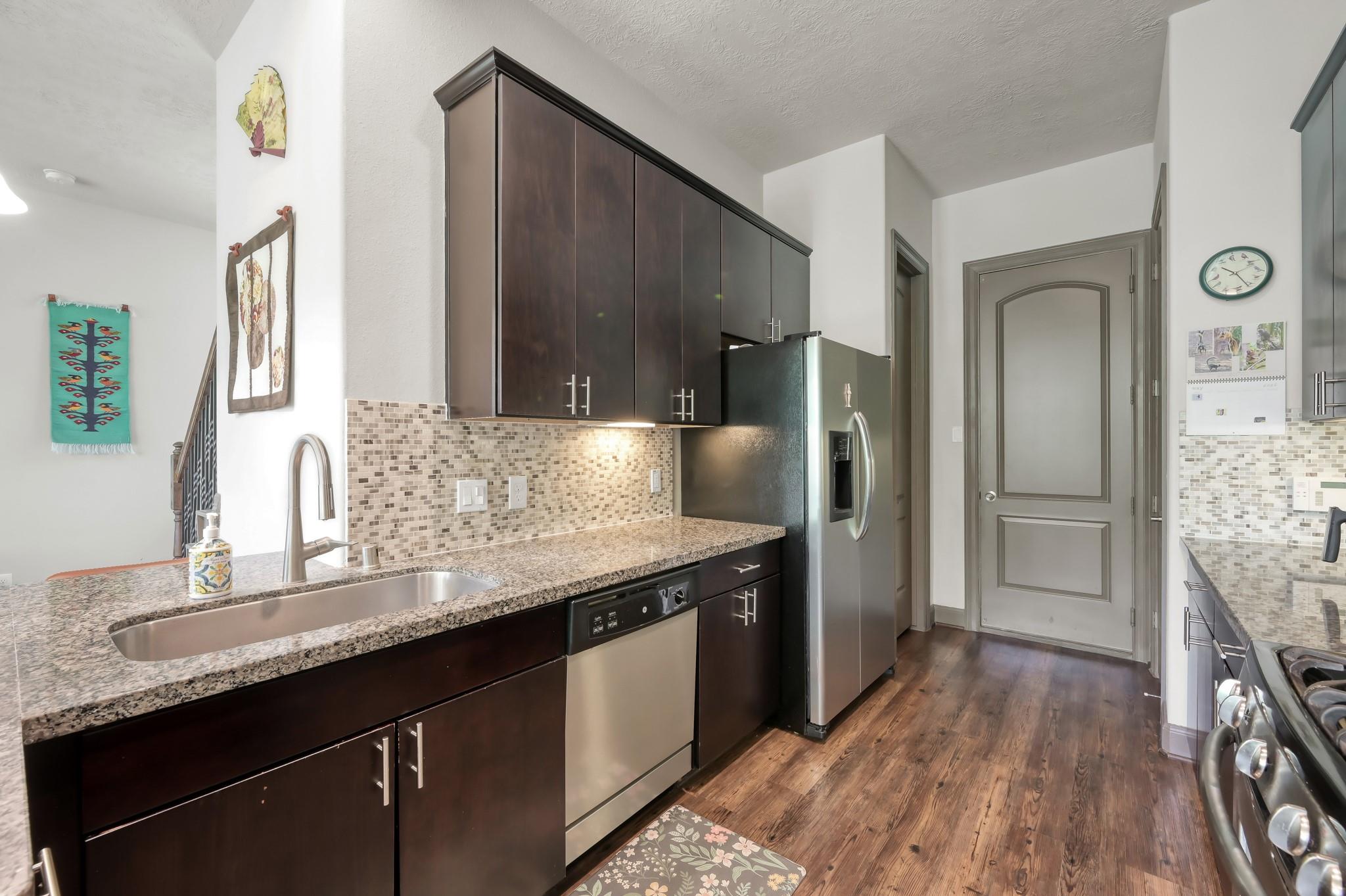 18 Aventura Place