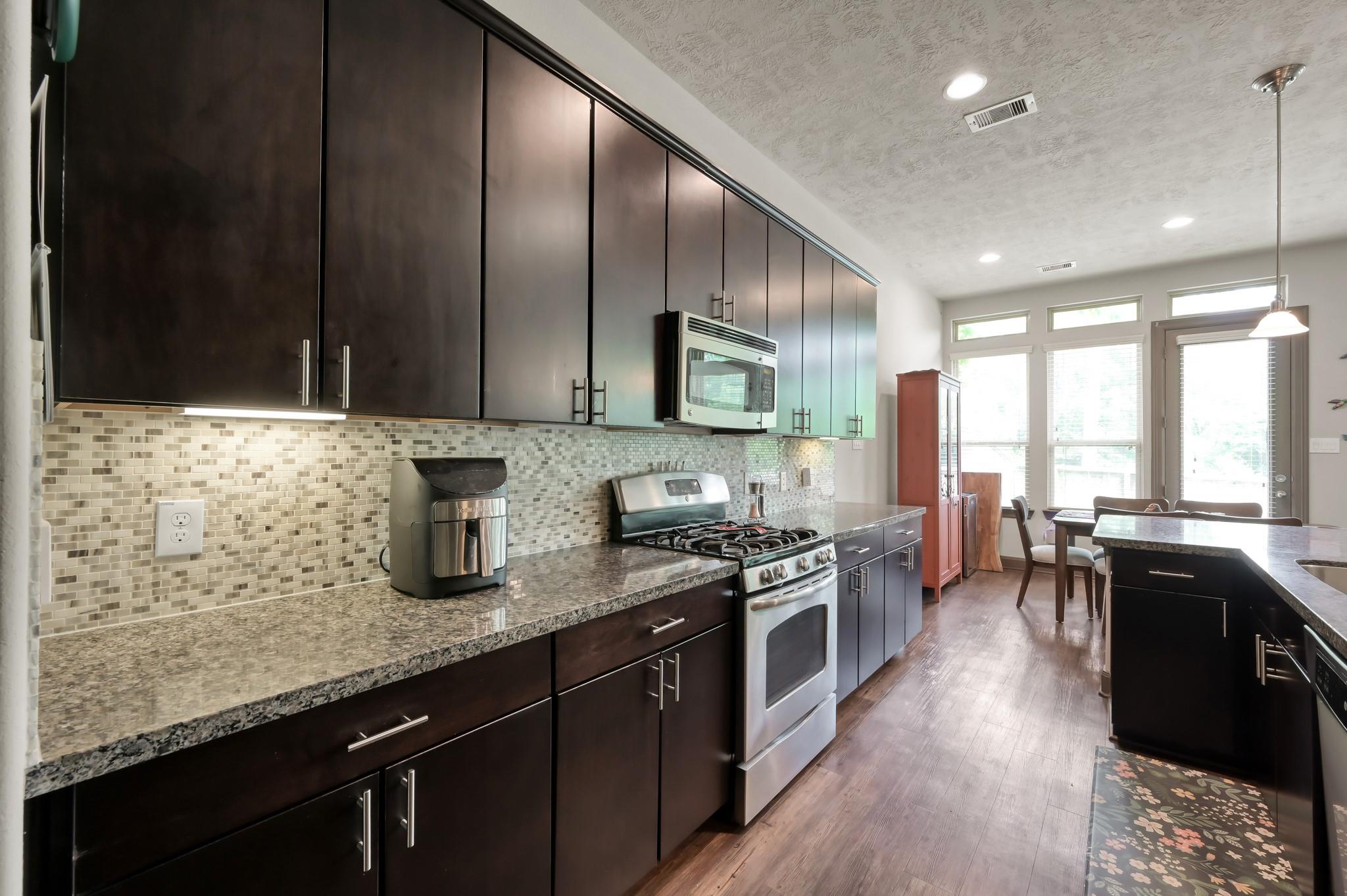 18 Aventura Place