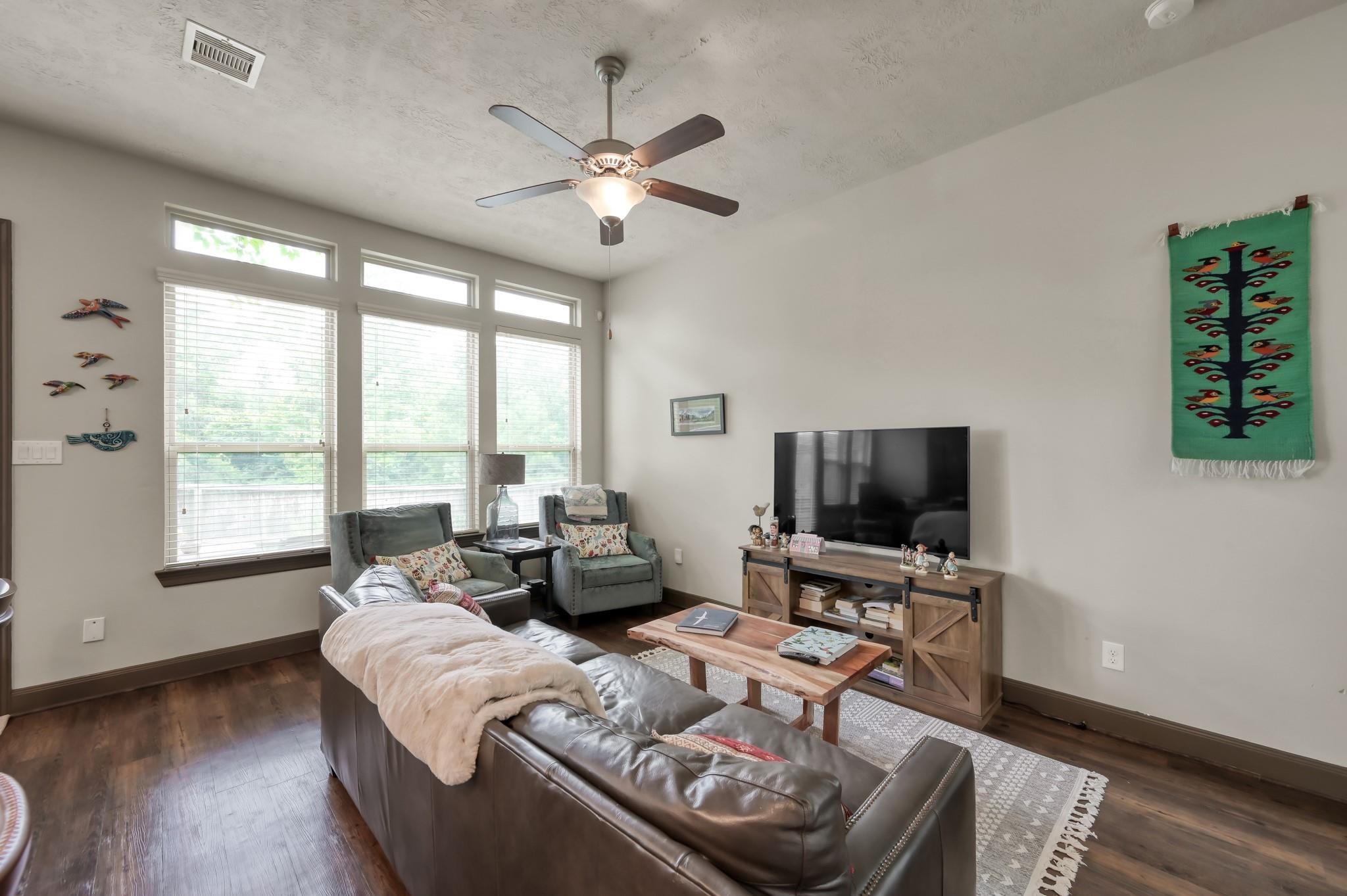 18 Aventura Place