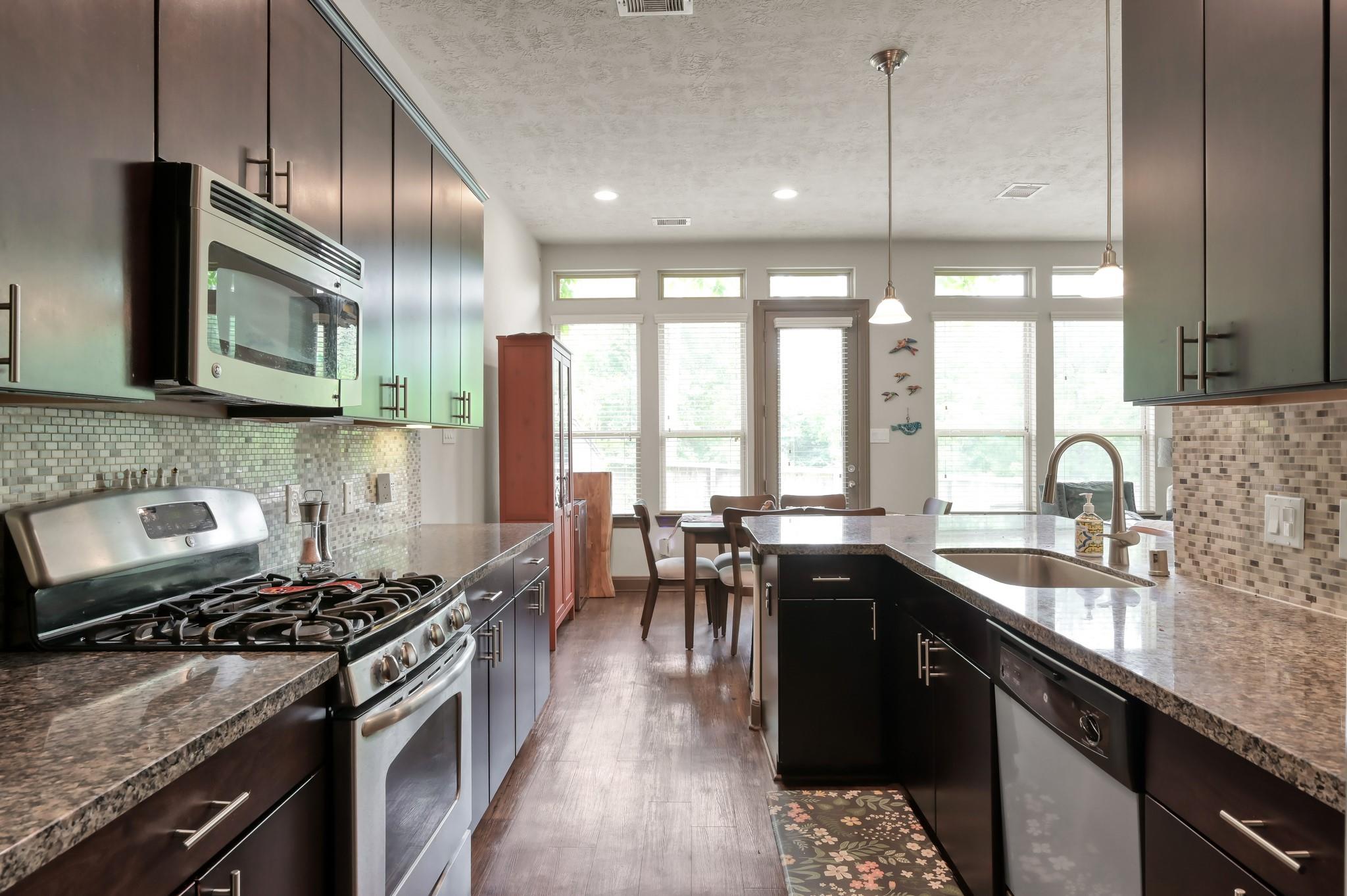 18 Aventura Place