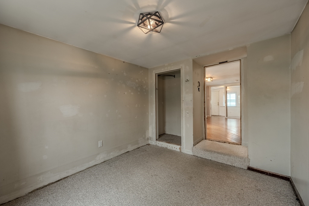 9 Thorncliff Ave