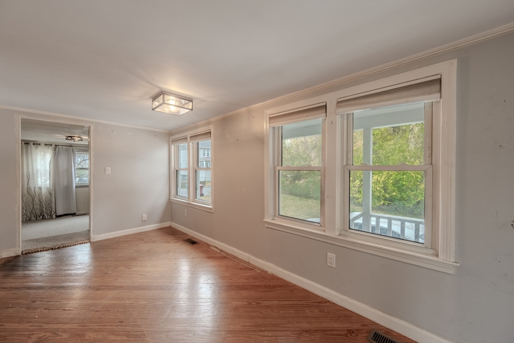 9 Thorncliff Ave