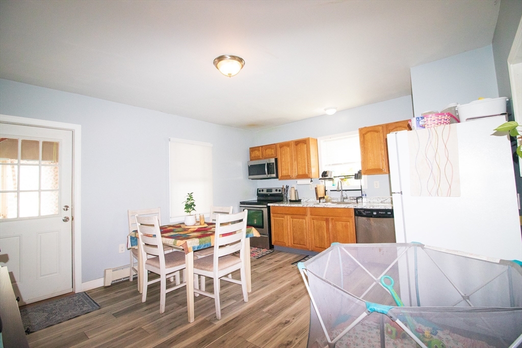 302 Pleasant St