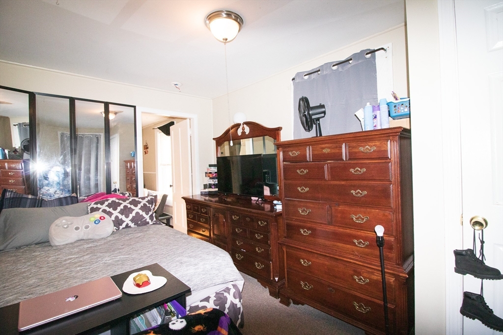 302 Pleasant St
