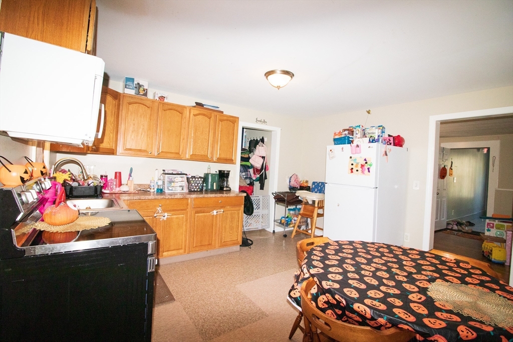 302 Pleasant St