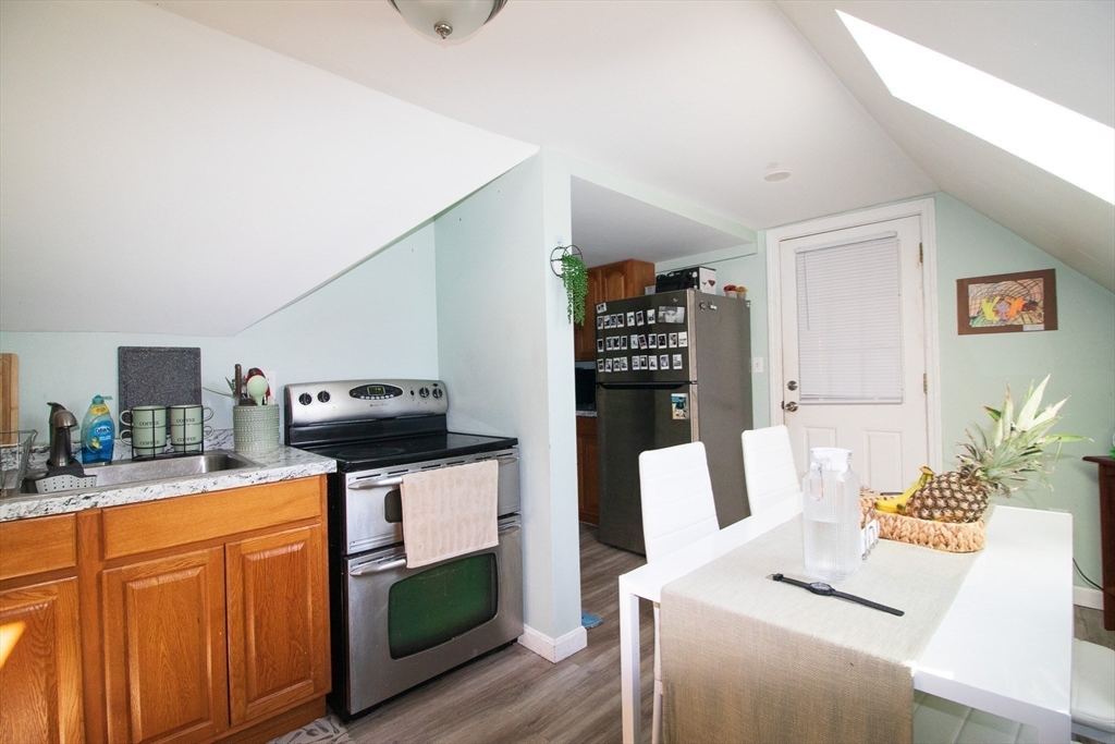 302 Pleasant St