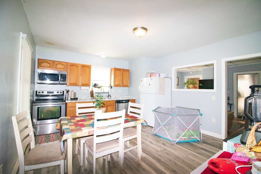 302 Pleasant St