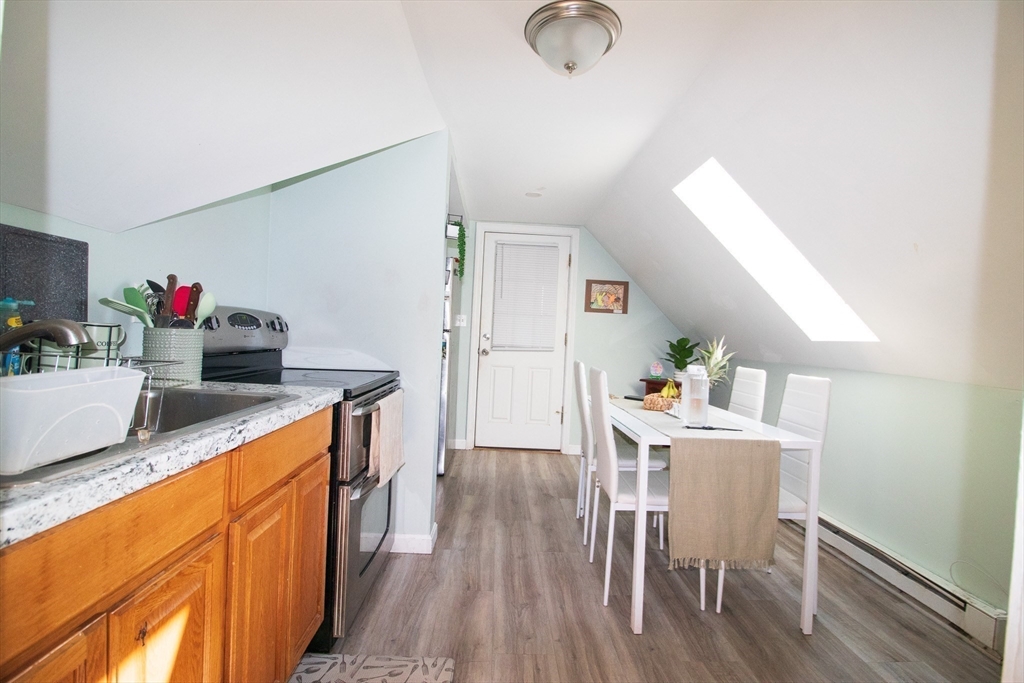 302 Pleasant St